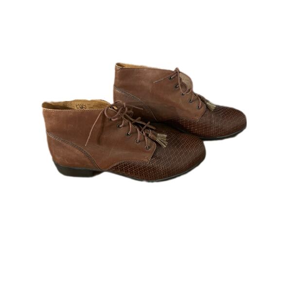 Women’s Ariat lace up ankle boots - Picture 3 of 7
